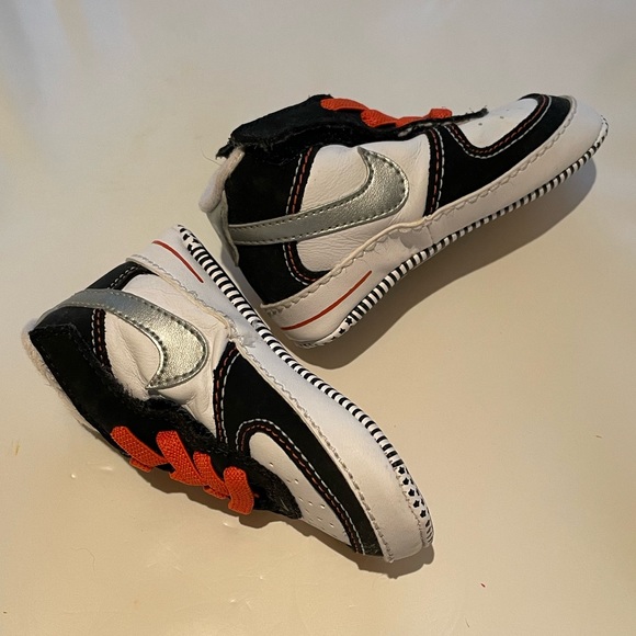 Baby Nikes - Picture 3 of 9